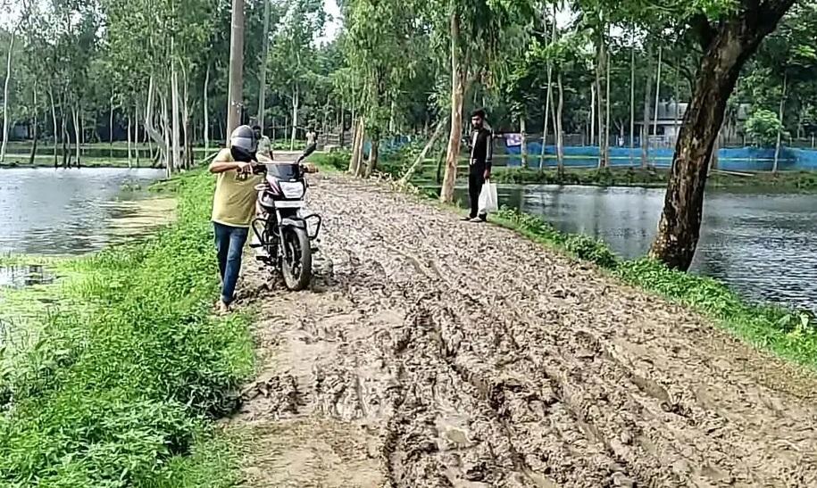 গাইবান্ধায় ৩,৮৫১ কিলোমিটার কাঁচা রাস্তা, বর্ষায় কাদা আর শুষ্ক মৌসুমে ধুলার দুর্ভোগ